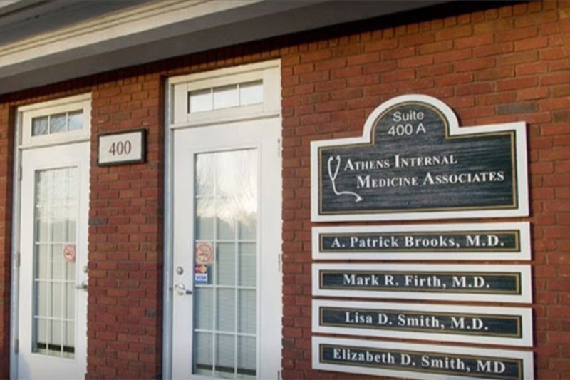 Exterior photo of Athens Internal Medicine Associates office, a primary care provider office specializing in heart health. 