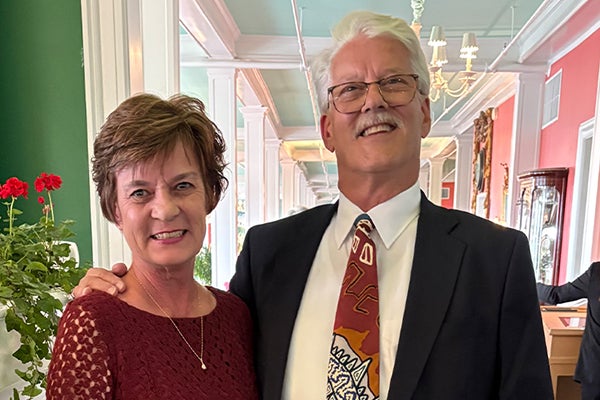Photograph of Jeff and Beverly Thompson